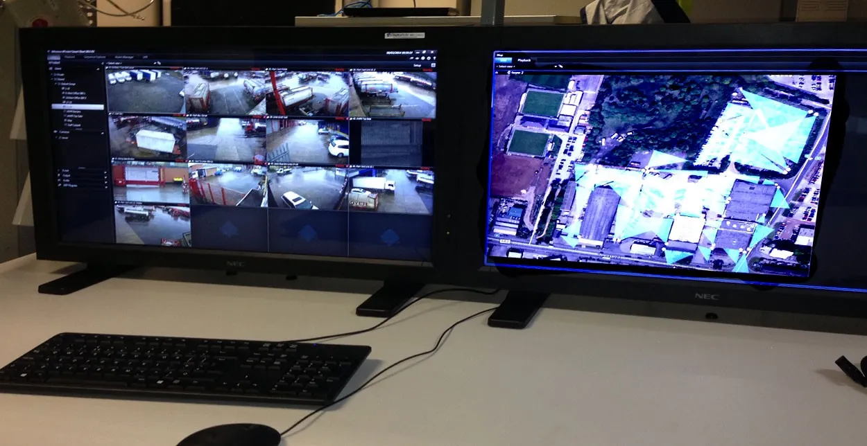 Two monitors showing Hoyer’s camera views and a map of the site